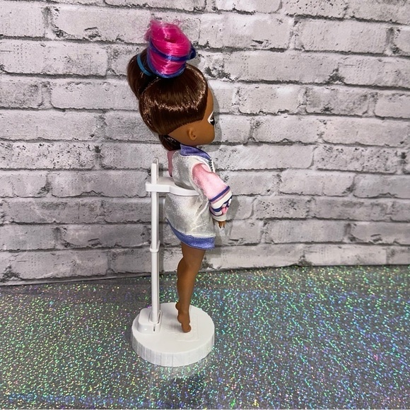 L.O.L. Surprise! LOL Surprise OMG SPORTS CHEER DIVA Cheerleading Dolls - Picture 8 of 16